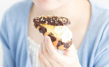 血糖値コントロールを簡単に続けるには？毎日の食事で実践できる方法を解説