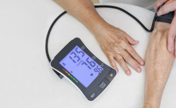 都内に住む50歳以上の方105人に聞いた！血圧高めと指摘されたことがある人は58.1%⁉