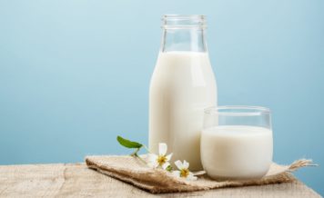 牛乳は血圧を下げる。その理由と効果的な飲み方