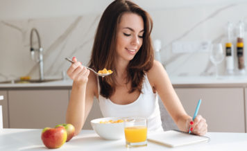 ストレスに効果的な食べ物と飲み物の総まとめ！有効成分もご紹介