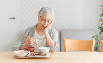 高齢者に低栄養が多いのはなぜ？原因と対策方法やレシピも紹介