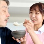 高齢者が食事すると吐くのはなぜ？原因や食事のポイントとは