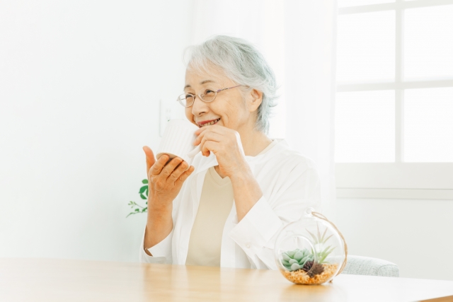 高齢者の脱水予防は食事から！おすすめの献立と水分補給のコツ