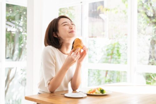糖質制限をランチで実践するポイント｜外食・コンビニの注意点も解説