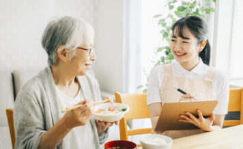 骨密度は食生活で改善できる？おすすめの食べ物や注意点を解説
