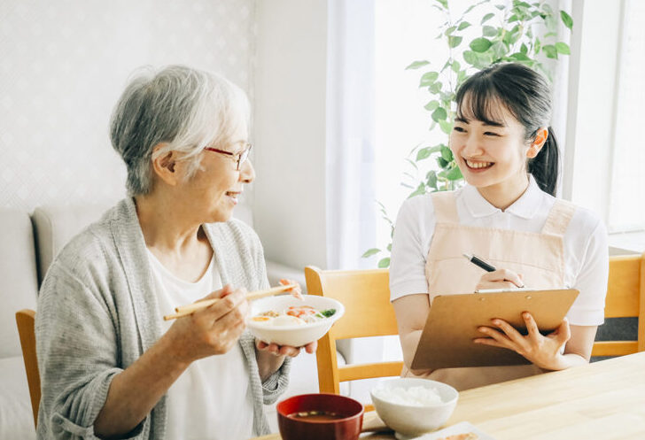 骨密度は食生活で改善できる？おすすめの食べ物や注意点を解説