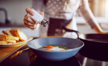 高血圧を改善した人の共通点とは？成功者に学ぶ食生活の工夫と実践法