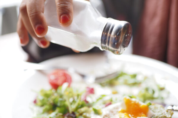 減塩のコツを徹底解説！無理なく続ける食事の工夫と塩分を抑える習慣