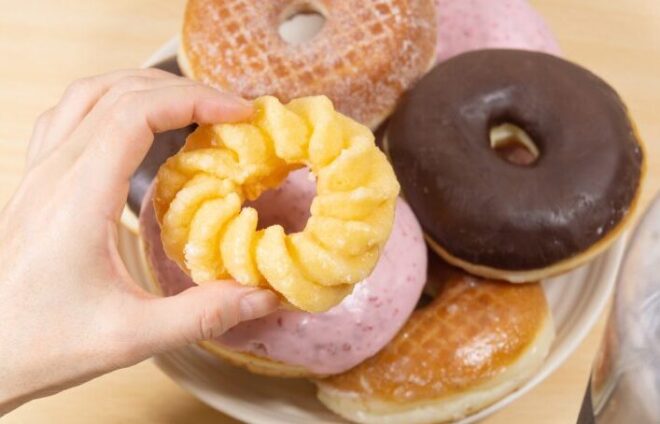 脂肪肝になりやすい食習慣とは？今日から見直したい食べ方と間食のポイント